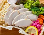 【肉1.5倍】低温調理鶏むね肉と玄米のお弁当【1.5LCB】(【もっちり玄米と低脂質チキン】とりげん食堂 浅草店)