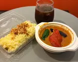 季節の野菜が入ったココナッツレッドチキンカレー コーヒー付き（wata軒）