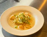 海老・アボカドのクリームパスタ（箸とフォーク）