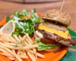 グリルチキンバーガー (Grilled Chicken Burger)（魔法のパンケーキ ブランチ横浜南部市場店）