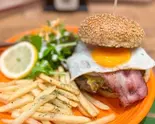 ベーコンチーズバーガー (Bacon Cheese Burger)（魔法のパンケーキ ブランチ横浜南部市場店）
