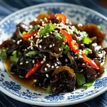 16.キクラゲの辛味和え(辣拌木耳)（湘逢中華料理）