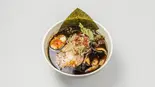 らあめん辛黒(焦がしニンニク×旨辛)（らぁめんくらり）