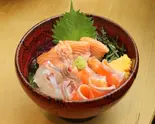 サーモン三種食べ比べ丼（サーモン丼 熊だ）