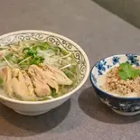 鶏出汁フォー＆ミニそぼろ丼セット|ベトナム料理（LILSIS）