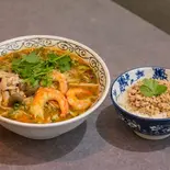 ピリ辛トムヤムフォー＆ミニそぼろ丼セット|ベトナム料理（LILSIS）