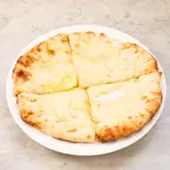 チーズナン Cheese nan（インド・ネパールレストラン ララ キッチン小豆沢店）