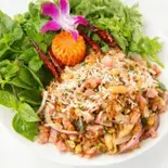 (17)発酵豚肉ピリ辛揚げの野菜包み（サームロット）