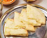 1. 「人気No.4‼️」Cheese Nan チーズ ナン（ネパールインド料理サラソティ Nepali Indian Restaurant Saraswati）