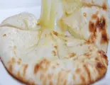 チーズナン（インドアジア料理家帝 YETI）