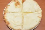 チーズナン（DAL BHAT EATERY＆ASIAN FOOD BAZAR）
