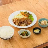 【玄米】定番！豚のしょうが焼き定食（まんまる食堂）