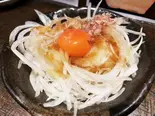 月見オニオンスライス（【国産鶏使用】 姫路やきとり-鳥笑-）