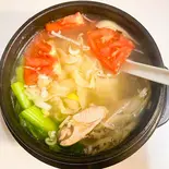 鶏肉と野菜の塩味刀削麺（永利 池袋西口店）