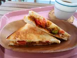 米粉のタコミートグリルサンド(米と米粉のグルテンフリー Hoy’s Cafe)