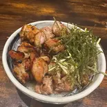 ももモリモリ焼鳥丼（焼鳥・おでん KUSIO 寺田町店）