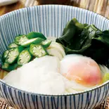 山かけ温玉 冷しうどん【深夜】（名物！出汁の効いたカレーうどん 土佐堀 亀一）