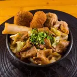 豚焼肉丼(唐揚げ2個、メンチカツ、クリームコロッケ、春巻き)（満腹食堂 新栄店）