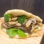 ~ブロッコリー&マッシュルームのヴィーガンサンド~自家製パンサンドイッチ(LogLog)