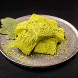 厳選わらびもち 抹茶 Warabi-mochi matcha（韓流ご褒美飯♪バターガーリックライスの【サムギョプサル丼】 黄金町店）