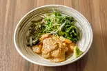 旬の鮮魚の胡麻醤油和え(和牛もつ100% 博多もつ鍋 鉄板 お汐井)