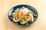 温玉とアボカドの鶏そぼろご飯（カフェ小道店）