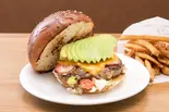 アボガドベーコンチーズバーガー（THE BURGER SHOP 393）