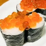 サーモンイクラ巻き（大衆魚酒場 魚の舞）
