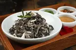 牛千枚の胡麻タレ漬け・水爆肚(小尾羊 薬膳しゃぶしゃぶ 巣鴨店)