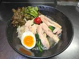 青菜炒めと蒸し鶏の冷やしそば（中華料理ドラゴン）