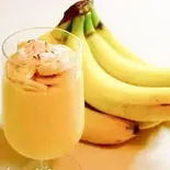 バナナラッシ ( banana lassi)（インディアン アンド バー エベレスト Indian ＆ Bar EVEREST）