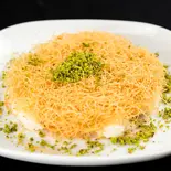 シリアの定番お菓子 Kunafah(クナーファ)（本格的シリア料理 ゼノビア）
