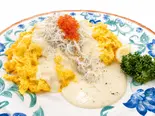 【NEW】しらすといくらのレモンクリームオムライス（本場のウクライナ料理 ココロゴトカフェ）