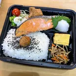 鮭弁当（お弁当とお惣菜のお店 ポコちゃん）