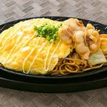 ホルモンオム焼きそば(鉄板やきそば 名古屋店)