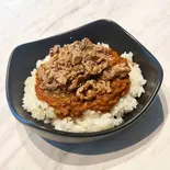 スタミナキーマカレー丼(ご飯大盛り250g)（裏道スタンド）