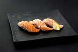 サーモン三貫(廻転鮨 銀座おのでら本店)