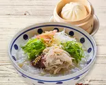 蒸し鶏とみょうがのおかゆ梅味仕立て＆肉まんセット（店内炊き上げ おかゆ専門店 粥餐庁(かゆさんちん) KITTE博多店）