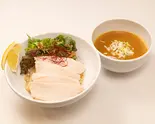 鶏叉焼ましベジポタ鶏白湯つけ麵(薬味ネギ、レモン、鶏叉焼4枚、サニーレタス、フライドオニオン、糸唐辛子)(トクベツ。)