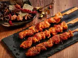 骨肉相连(3本)/鶏肉とヤゲン軟骨串(3本)（庄稼院）