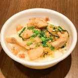 豚トロと小腸の柚子胡椒炒め丼（ソウルガーデン）