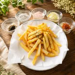 フライドポテト french fries〈※サステナブル包装〉（《1111円〜チーズ推しの"普通"のピザ》24-twenty four-）