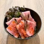 並・100g ローストビーフめし（肉メシ専門店 笑びす家本舗）
