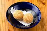 俺流ごま団子2個(俺流餃子楼 新宿東南口店)