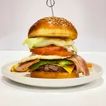 リッチアボカドチーズエッグベーコンバーガー（HAMBURGER SHOP プラージュ）