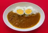 ビーフキーマカレーライスゆで卵のせ（鶏白湯ラーメン 鳥やま）