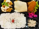 the洋食弁当トマトハンバーグ弁当チーズのせ（まんぷく弁当 manpukubentou）