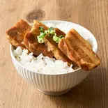 豚角煮の丼 Pork Kakuni Rice Bowl(トロじゅわ煮込食堂 豚角丸 南堀江)