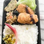 牛肉たっぷり自家製ミートコロッケ弁当（チェリージャムレストランバル）