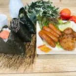 おにぎり3個+ソーセージ4本ととり唐2個弁当（ご馳走おにぎり“雲海” 鶴橋店）